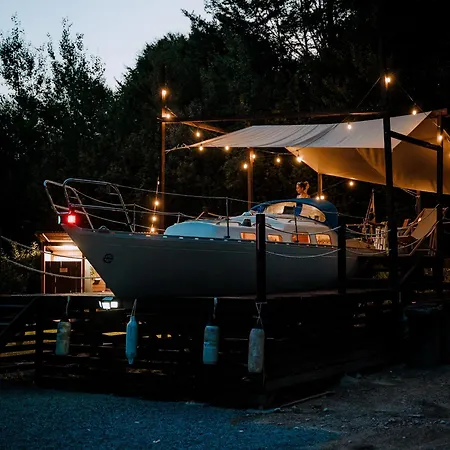 Botel Noe The Boat *